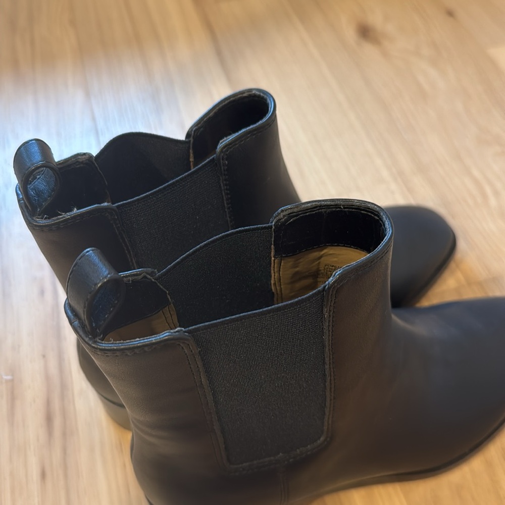 Like new!! JCrew Chelsea boots BT277 in black, size 7.5 - Picture 3 of 5